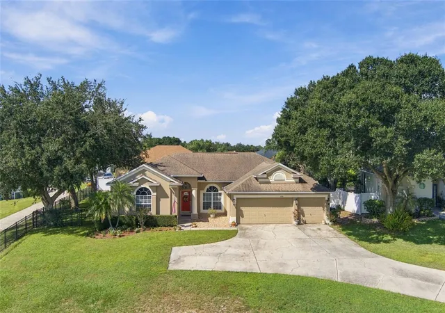 Single family home for sale at 270 Lake Darby Pl, GOTHA, FL 34734 | MLS# O6450180