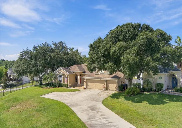 Photo 1 of Single family home for sale at 270 Lake Darby Pl, Gotha, FL 34734 | MLS# O6450180 | Listing updated on 2026-10-24