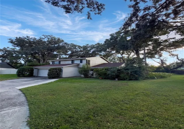 Photo 2 of Single family home for sale at 14714 Oak Vine Dr, Lutz, FL 33559 | MLS# TB8558426 | Listing updated on 2026-10-17