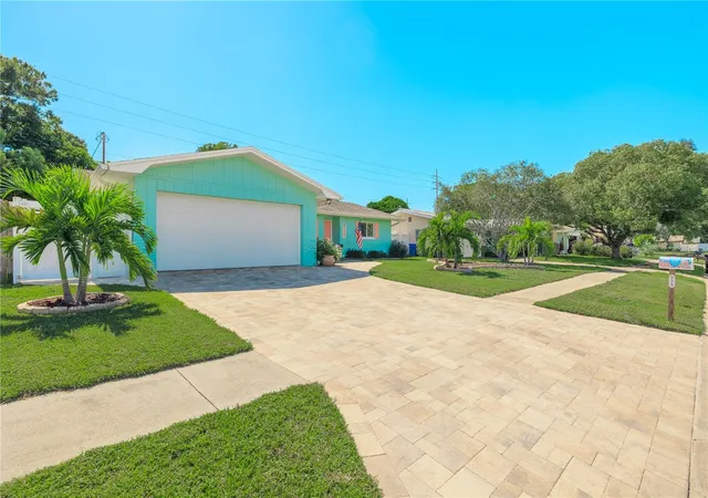 Photo 4 of Single family home for sale at 929 Santa Monica Dr, Dunedin, FL 34698 | MLS# TB8558433 | Listing updated on 2026-10-21