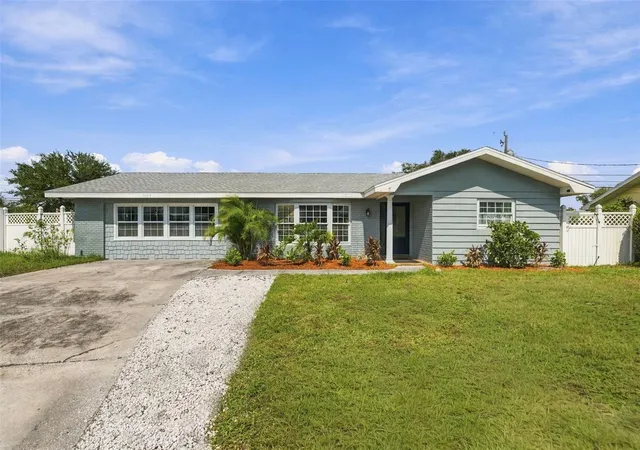 Single family home for sale at 9968 136th Street, SEMINOLE, FL 33776 | MLS# TB8558439