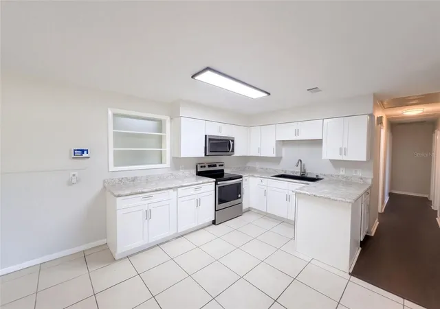Photo 1 of Single family home for sale at 425 W Daughtery Rd, Lakeland, FL 33809 | MLS# O6450201 | Listing updated on 2026-10-23