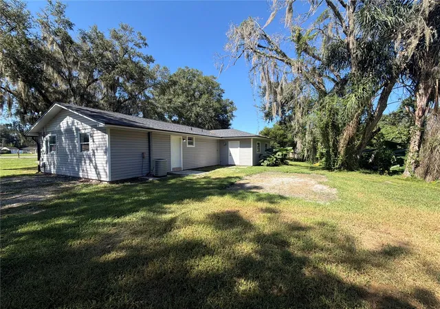 Photo 4 of Single family home for sale at 425 W Daughtery Rd, Lakeland, FL 33809 | MLS# O6450201 | Listing updated on 2026-10-23
