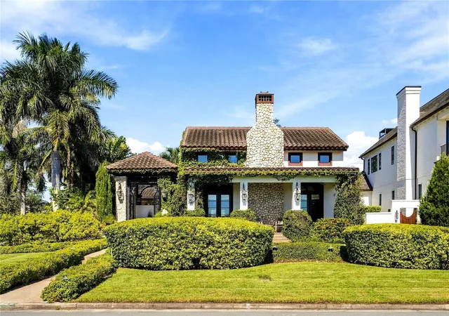 Single family home for sale at 200 Brightwaters Blvd NE, Saint Petersburg, FL 33704 | MLS# TB8558468