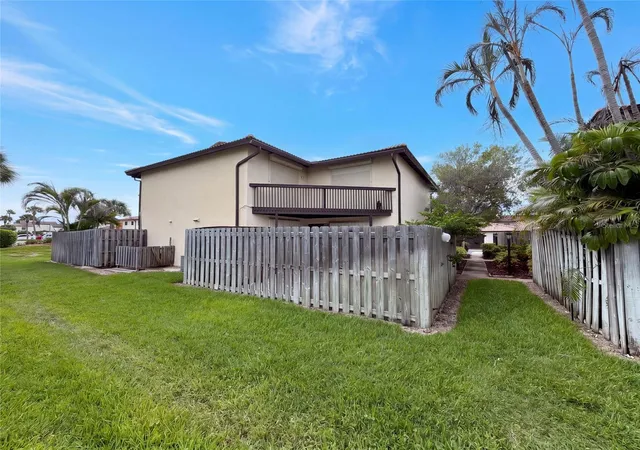 Photo 4 of Townhouse for sale at 3293 Sand Ct, Melbourne Beach, FL 32951 | MLS# O6450220 | Listing updated on 2026-10-23