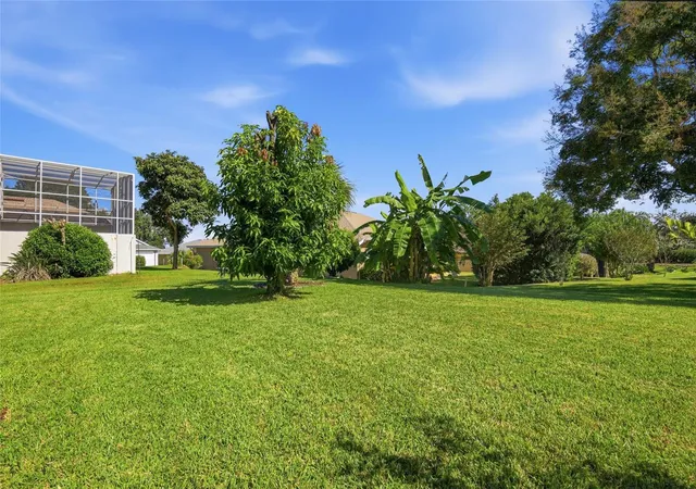 Photo 4 of Single family home for sale at 5604 Gulf Strm St, Tavares, FL 32778 | MLS# O6450222 | Listing updated on 2026-10-27