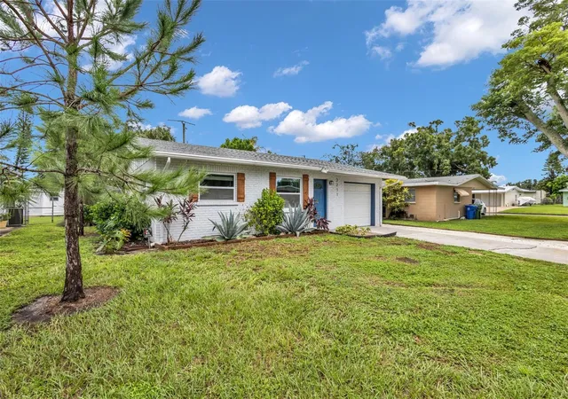 Photo 3 of Single family home for sale at 2211 21st Street W, Bradenton, FL 34205 | MLS# A4709719 | Listing updated on 2026-10-20