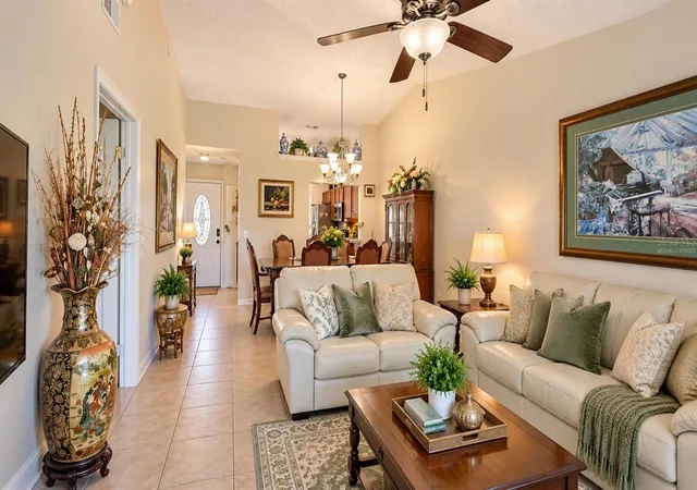 Photo 3 of House for sale at 98 Pine Is Cir, Kissimmee, FL 34743 | MLS# S5159611 | Listing updated on 2026-10-21