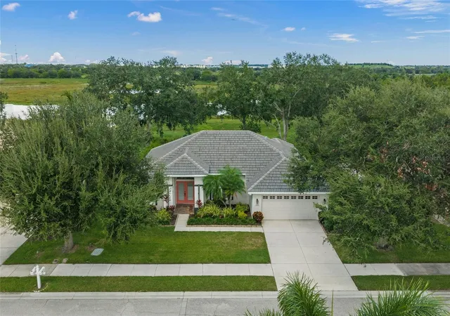 Photo 1 of Single family home for sale at 6704 Deering Cir, Sarasota, FL 34240 | MLS# A4709725 | Listing updated on 2026-10-29