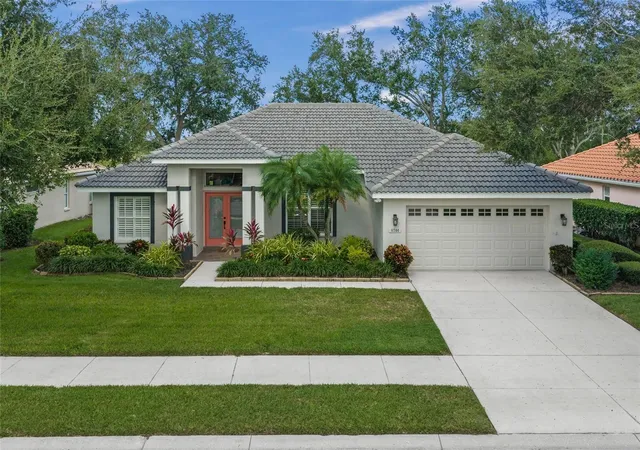 Photo 4 of Single family home for sale at 6704 Deering Cir, Sarasota, FL 34240 | MLS# A4709725 | Listing updated on 2026-10-29