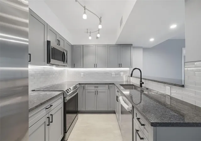 Photo 4 of Condo for sale at 2333 Feather Sound Dr #A401, Clearwater, FL 33762 | MLS# TB8558494 | Listing updated on 2026-10-18