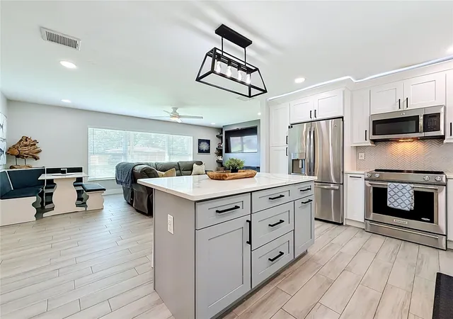 Photo 3 of Single family home for sale at 1509 Barbara Ave, Clearwater, FL 33755 | MLS# TB8558498 | Listing updated on 2026-10-17