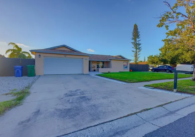 Photo 2 of Single family home for sale at 4004 Highland Ave W, Bradenton, FL 34205 | MLS# TB8558506 | Listing updated on 2026-10-29