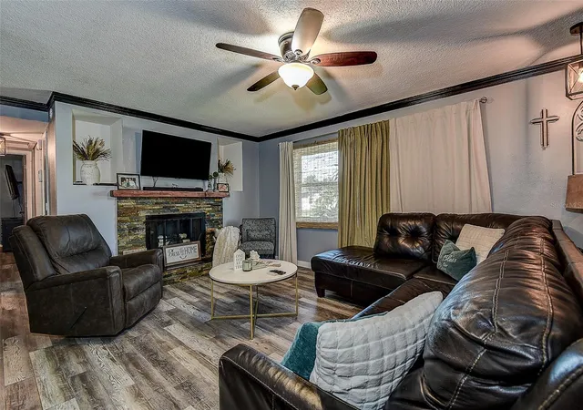Photo 4 of Single family home for sale at 365 36th Street SE, Largo, FL 33771 | MLS# TB8558507 | Listing updated on 2026-10-16