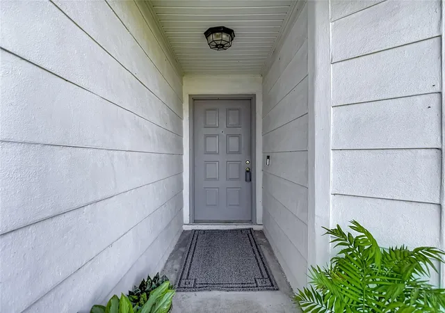 Photo 3 of Single family home for sale at 620 Stillview Cir, Brandon, FL 33510 | MLS# TB8558513 | Listing updated on 2026-10-21