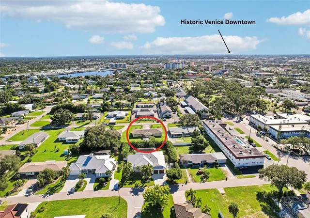 Photo 3 of Multi family home for sale at 309 Parkside Dr, Venice, FL 34285 | MLS# A4709731 | Listing updated on 2026-10-20