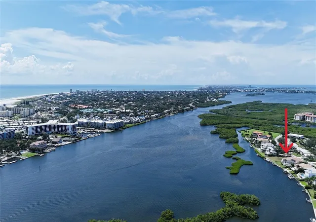 Photo 4 of Single family home for sale at 5848 Tidewood Ave, Sarasota, FL 34231 | MLS# A4709740 | Listing updated on 2026-10-24