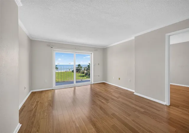Listing Photo 1 - Condo for sale in building located at 1120 N Shore Dr Ne, St. Petersburg, FL 33701 - Unit #502