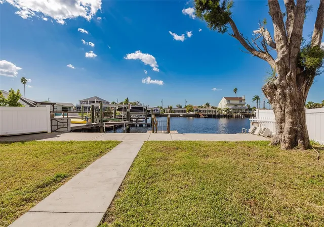 Photo 4 of Single family home for sale at 13637 Lagoon Dr, Hudson, FL 34667 | MLS# TB8558564 | Listing updated on 2026-10-23