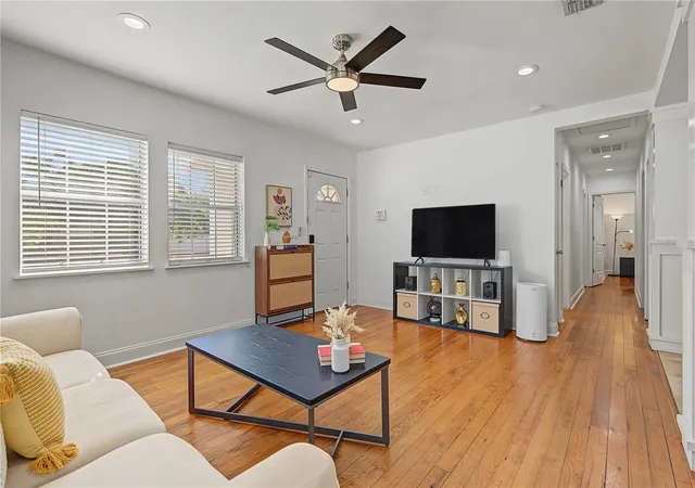 Photo 2 of Single family home for sale at 2801 S Manhattan Ave, Tampa, FL 33629 | MLS# TB8558567 | Listing updated on 2026-10-30