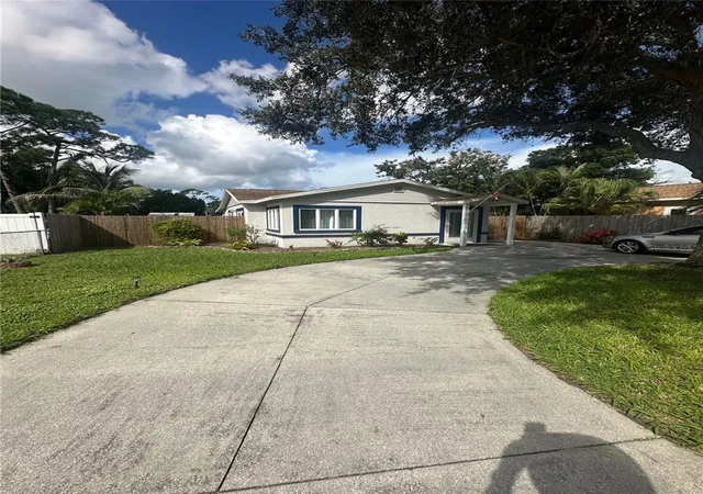 Photo 2 of Single family home for sale at 204 W 36th Street, Bradenton, FL 34205 | MLS# R4912164 | Listing updated on 2026-10-23