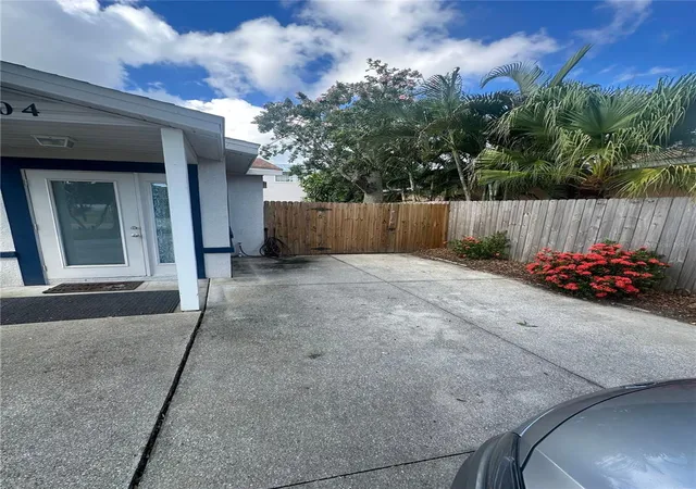 Photo 3 of Single family home for sale at 204 W 36th Street, Bradenton, FL 34205 | MLS# R4912164 | Listing updated on 2026-10-23