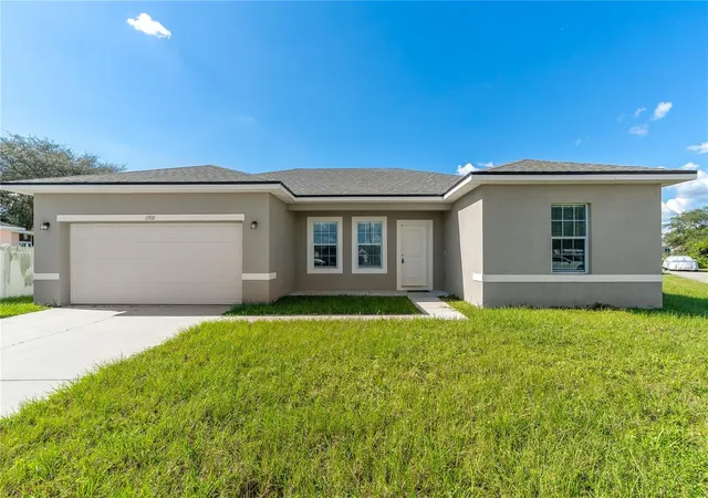 Single family home for sale at 1910 Lakeview Ln, Kissimmee, FL 34759 | MLS# O6450307