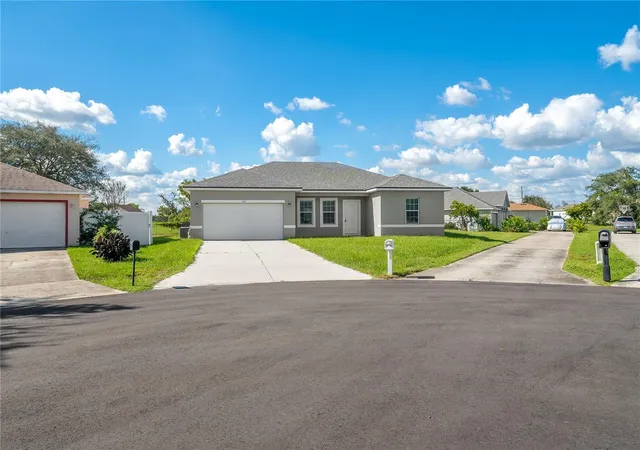 Photo 2 of Single family home for sale at 1910 Lakeview Ln, Kissimmee, FL 34759 | MLS# O6450307 | Listing updated on 2026-10-16