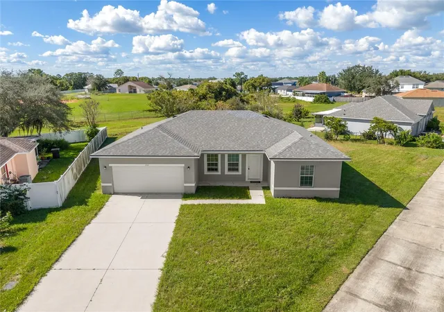 Photo 3 of Single family home for sale at 1910 Lakeview Ln, Kissimmee, FL 34759 | MLS# O6450307 | Listing updated on 2026-10-16