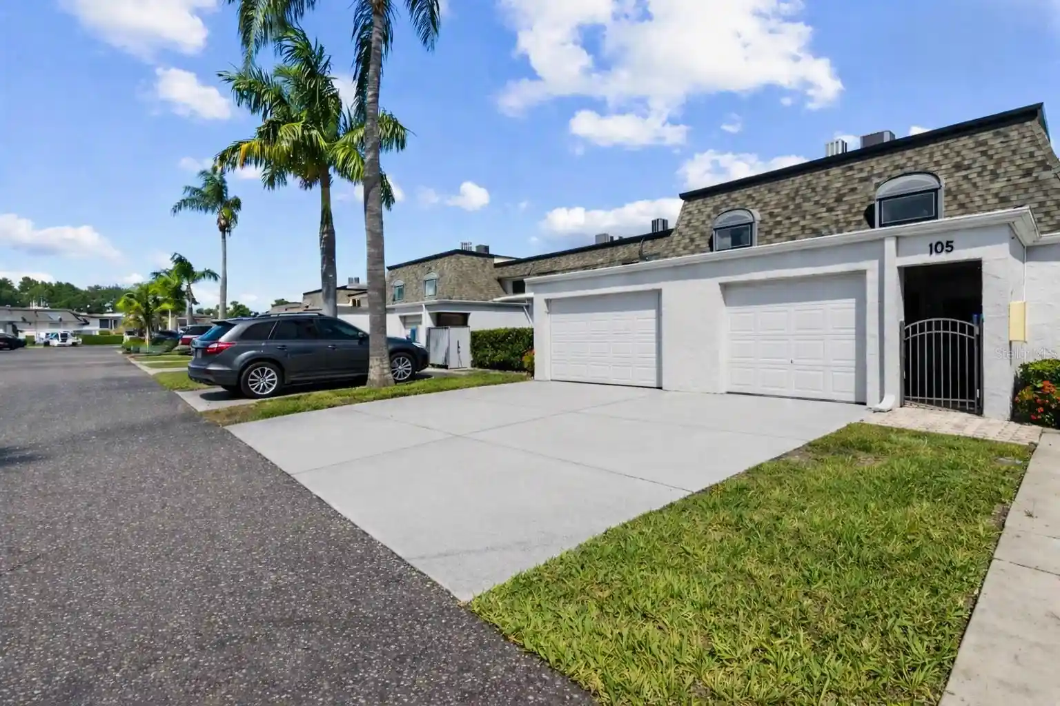 Listing Photo 2 - Condo for sale in 2980 Haines Bayshore Rd located at 2980 Haines Bayshore Rd, Clearwater, FL 33760 - Unit #105