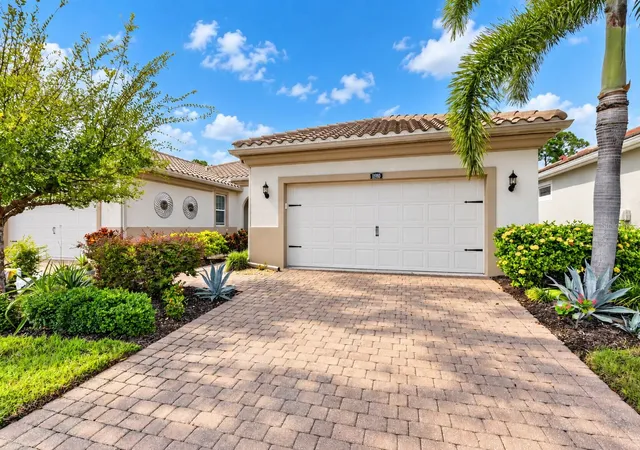 Photo 1 of House for sale at 11910 Tapestry Ln, Venice, FL 34293 | MLS# N6146216 | Listing updated on 2026-10-30