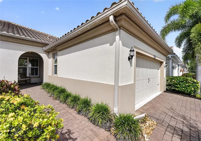 Photo 2 of House for sale at 11910 Tapestry Ln, Venice, FL 34293 | MLS# N6146216 | Listing updated on 2026-10-30