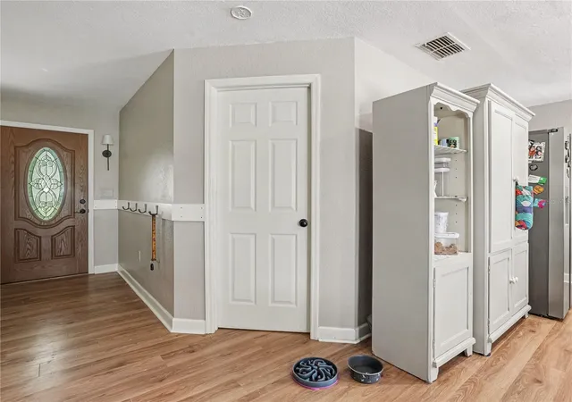 Photo 3 of Single family home for sale at 9001 Scales Rd, Lakeland, FL 33810 | MLS# TB8558586 | Listing updated on 2026-10-17