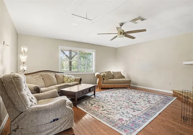 Photo 4 of Single family home for sale at 9001 Scales Rd, Lakeland, FL 33810 | MLS# TB8558586 | Listing updated on 2026-10-17