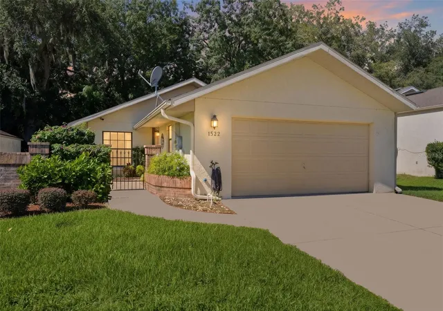 Photo 1 of Single family home for sale at 1522 S Pointe Dr, Leesburg, FL 34748 | MLS# G5119150 | Listing updated on 2026-10-21