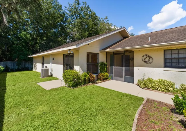 Photo 3 of Single family home for sale at 1522 S Pointe Dr, Leesburg, FL 34748 | MLS# G5119150 | Listing updated on 2026-10-21