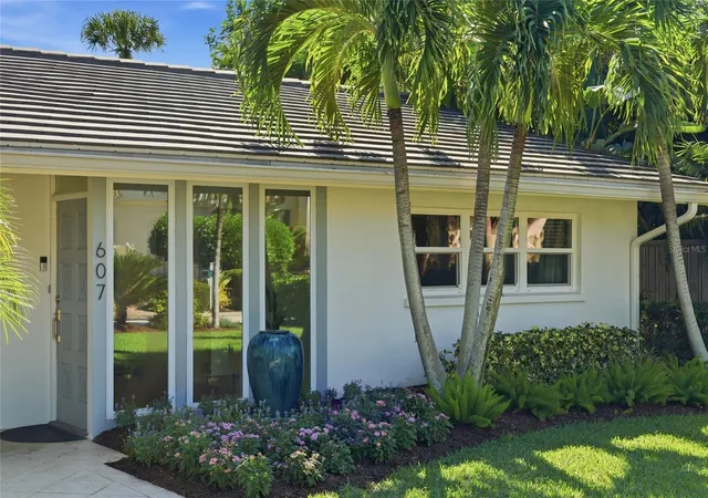 Photo 3 of Single family home for sale at 607 Owl Way, Sarasota, FL 34236 | MLS# A4709752 | Listing updated on 2026-10-23