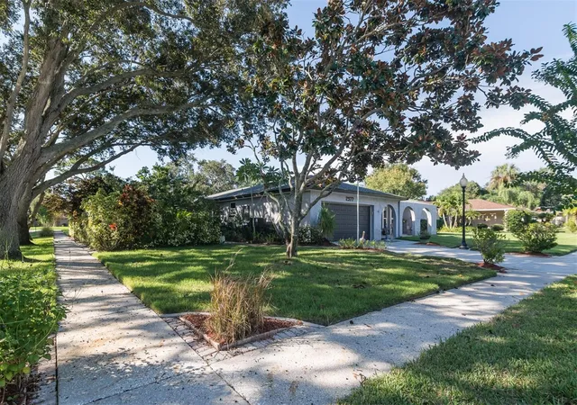 Photo 2 of Single family home for sale at 2977 Ambleglen Ct, Clearwater, FL 33761 | MLS# TB8558594 | Listing updated on 2026-10-21