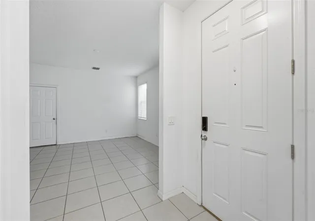 Photo 4 of Townhouse for sale at 1161 Presidential Ln, Apopka, FL 32703 | MLS# OM734112 | Listing updated on 2026-10-20