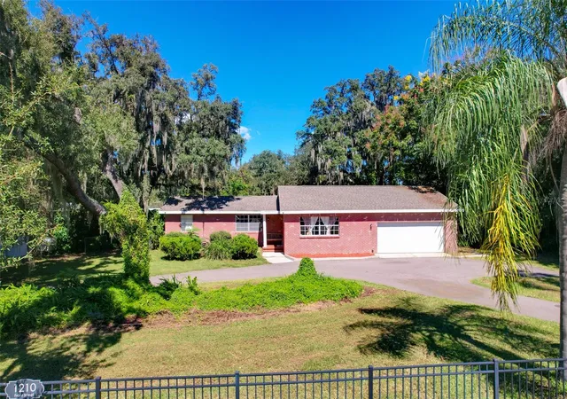 Photo 4 of Single family home for sale at 1210 Front St, Valrico, FL 33594 | MLS# TB8558627 | Listing updated on 2026-10-18