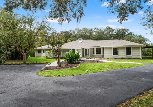 Photo 3 of Single family home for sale at 298 Lake Markham Rd, Sanford, FL 32771 | MLS# O6450342 | Listing updated on 2026-10-23