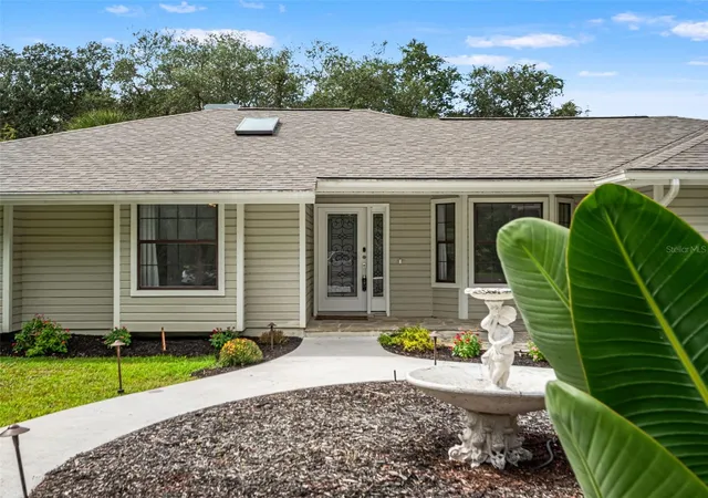 Photo 3 of Single family home for sale at 298 Lake Markham Rd, Sanford, FL 32771 | MLS# O6450342 | Listing updated on 2026-10-23