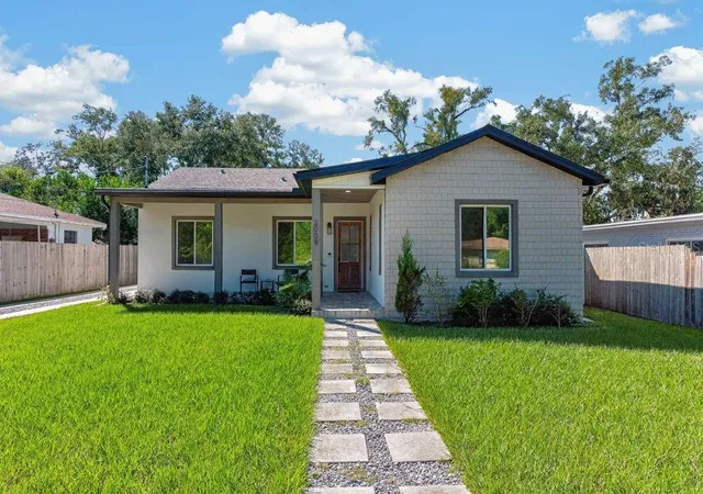 Photo 1 of Single family home for sale at 2009 E Jean St, Tampa, FL 33610 | MLS# TB8558632 | Listing updated on 2026-10-20
