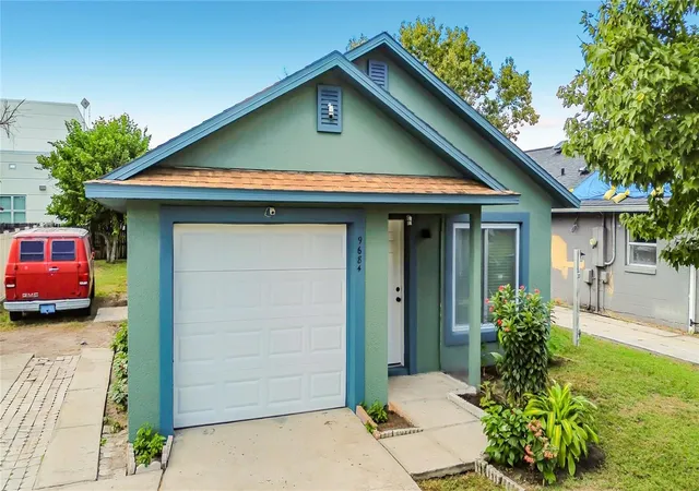 Photo 3 of Single family home for sale at 9684 Hollyhill Dr, Orlando, FL 32824 | MLS# O6450356 | Listing updated on 2026-10-16