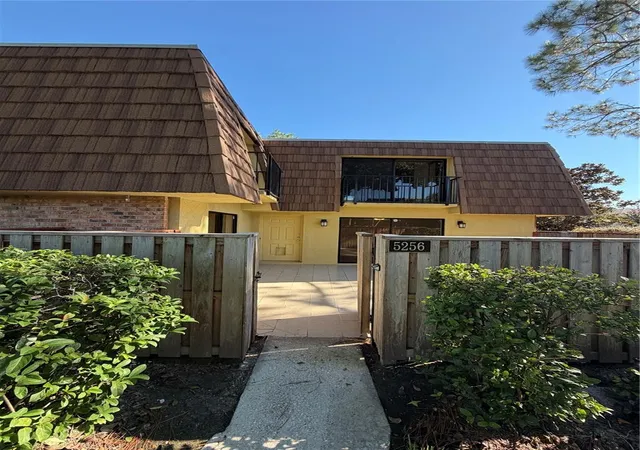 Photo 3 of Condo for sale at 5256 Middle Ct #104, Orlando, FL 32811 | MLS# O6450363 | Listing updated on 2026-10-20