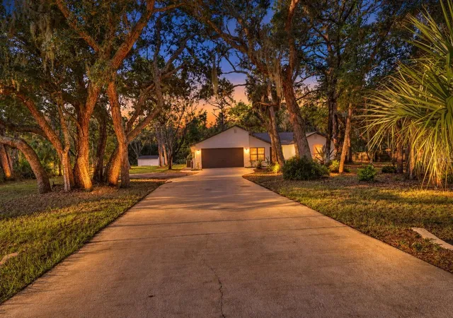 Photo 1 of Single family home for sale at 10106 Lakeview Dr, New Port Richey, FL 34654 | MLS# TB8558664 | Listing updated on 2026-10-23