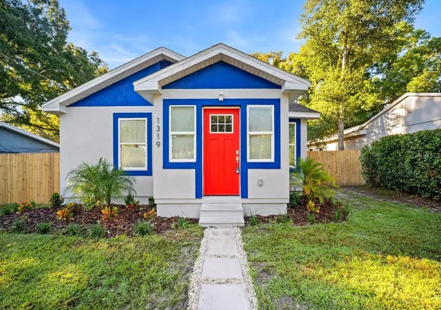 Photo 3 of Single family home for sale at 1319 E Norfolk St, Tampa, FL 33604 | MLS# TB8558670 | Listing updated on 2026-10-25