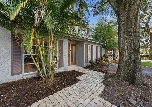 Single family home for sale at 9627 Hidden Oaks Cir, TAMPA, FL 33612 | MLS# O6450367