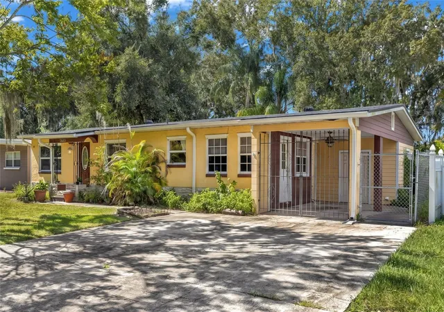 Photo 1 of Single family home for sale at 5620 Sandalwood Dr, Orlando, FL 32839 | MLS# O6450371 | Listing updated on 2026-10-23