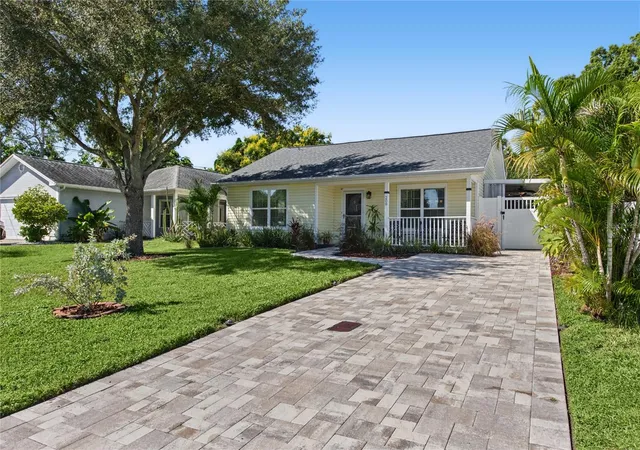 Single family home for sale at 208 N New Jersey Ave, TAMPA, FL 33609 | MLS# TB8558684